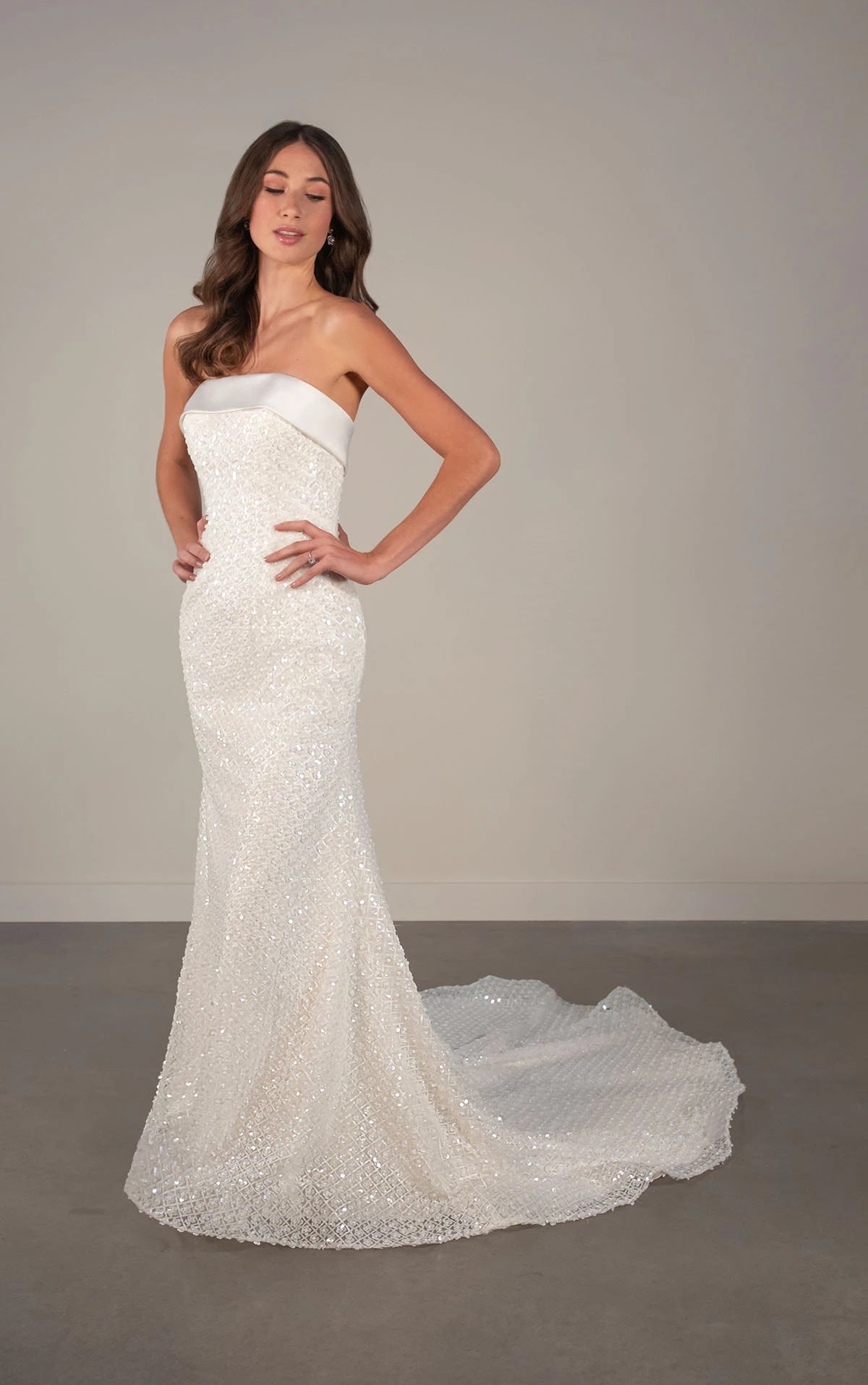 Quiet elegance with romantic texture.