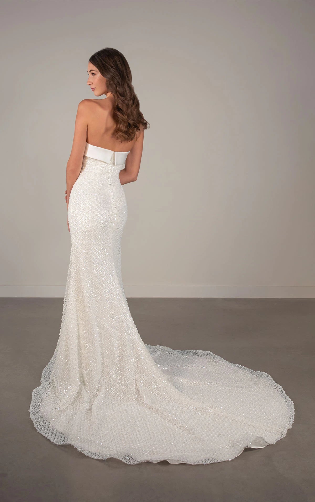 Quiet elegance with romantic texture.
