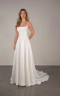 Architectural clarity to bridal style.