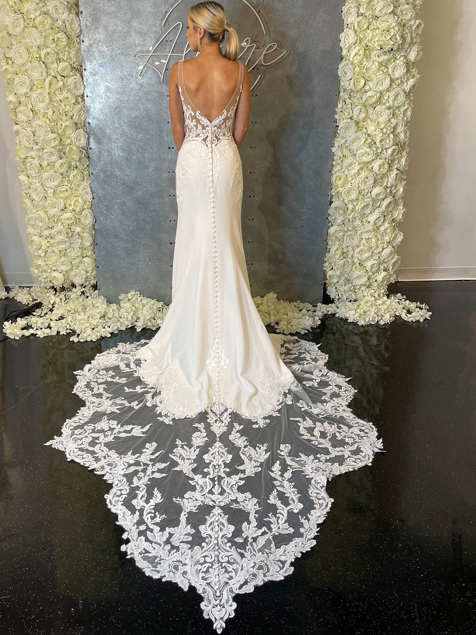 Elegant column-style gown with a breathtaking train